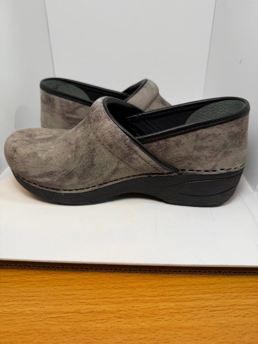 Dansko XP20 size 37 US 6.5-7 Professional Camo Leather Upper Clog Slip Resistant